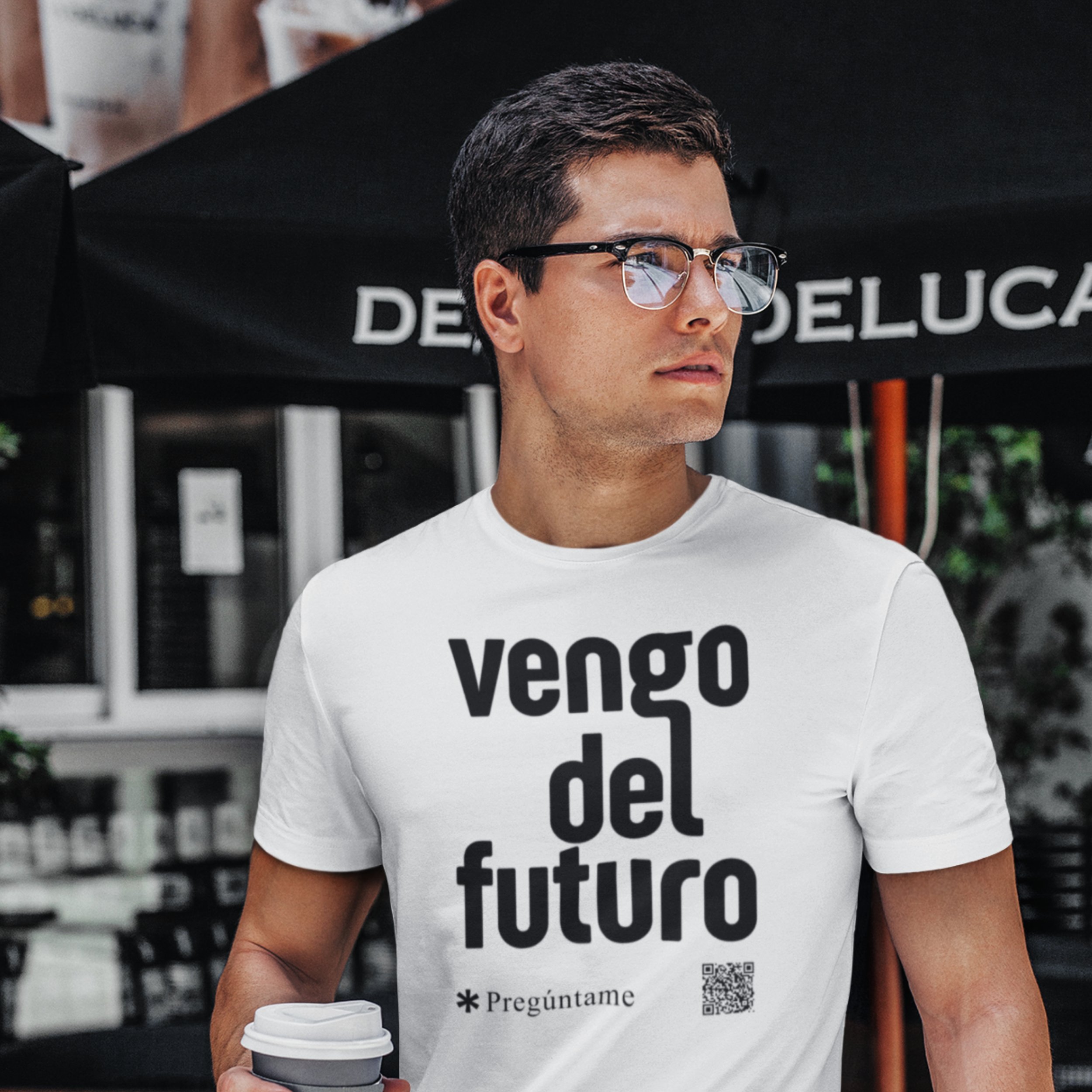 VENGO DEL FUTURO + QR Camiseta de manga corta unisex